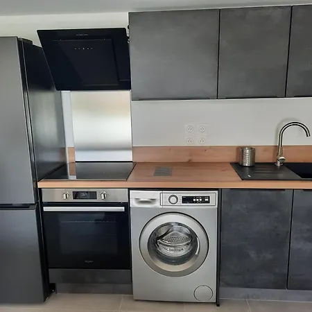 Appartamento Neuf Et Climatise, 4 Personnes, A 150m De La